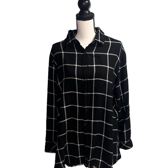 Ava & Viv Tops - Ava & viv- Black and white button down shirt